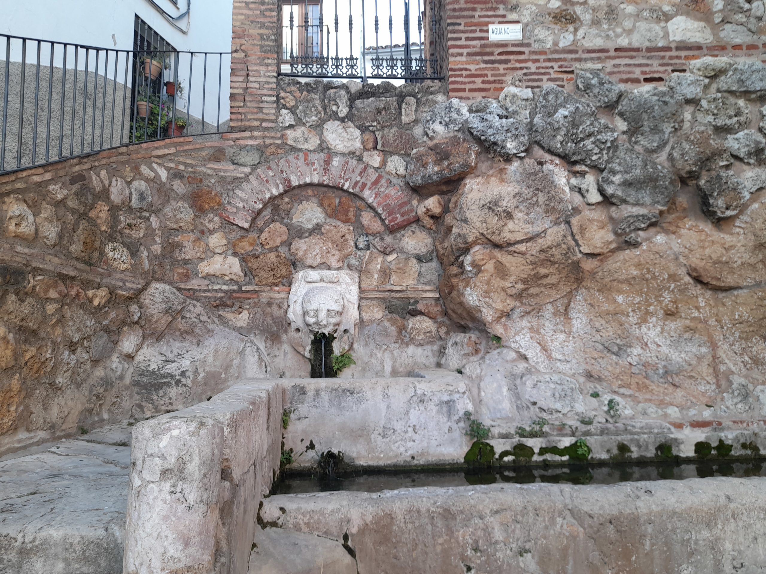 Fuente y Pilar de la Plaza de la Iglesia de Zufre.