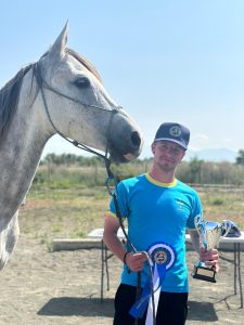 Caballo con Mejor Condición de AECCA "Famik Bar " montado por Ángel Ayestaran.