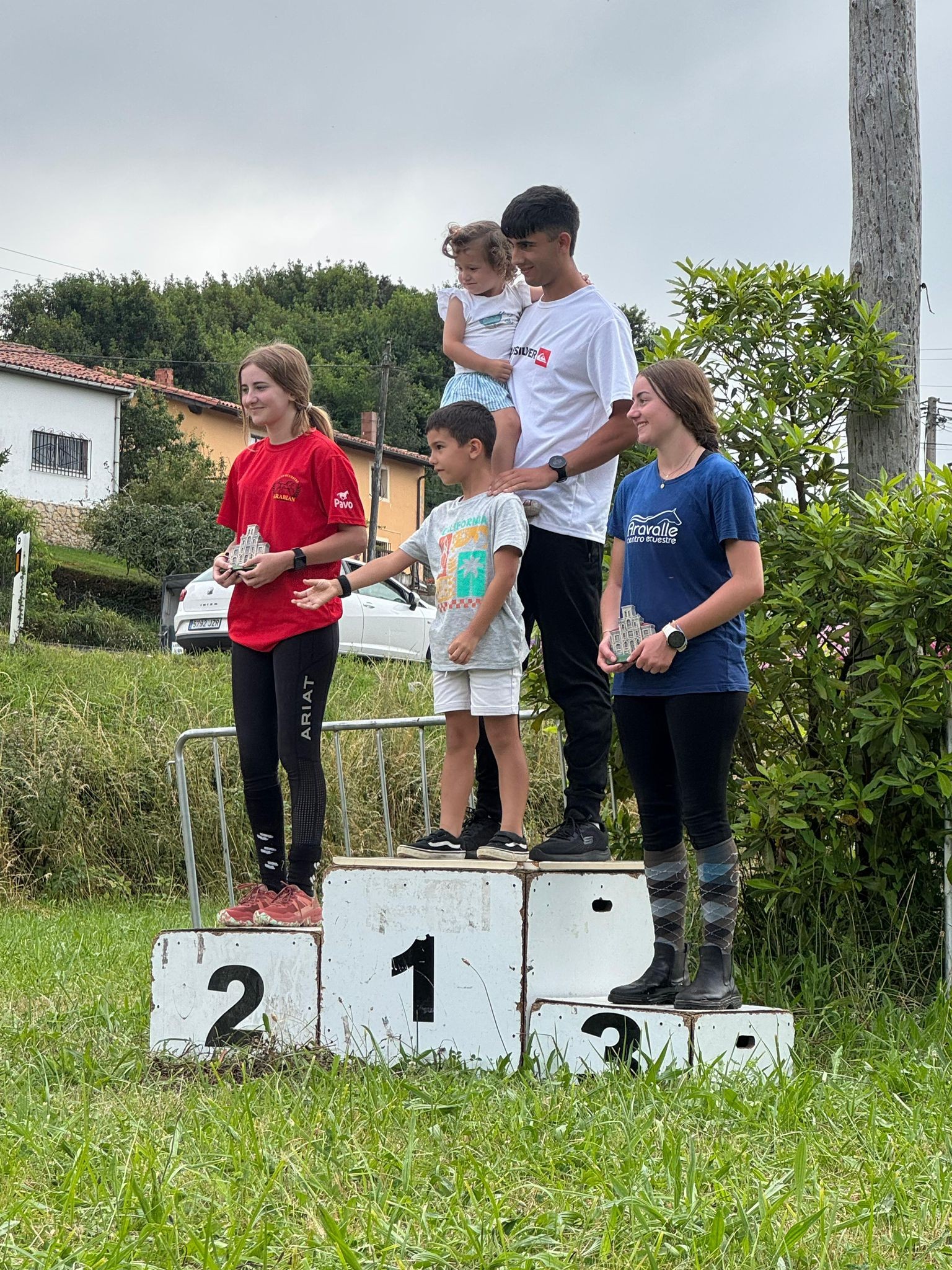 Podio del CEA-P de 40 Km. (foto de Raid Asturias).