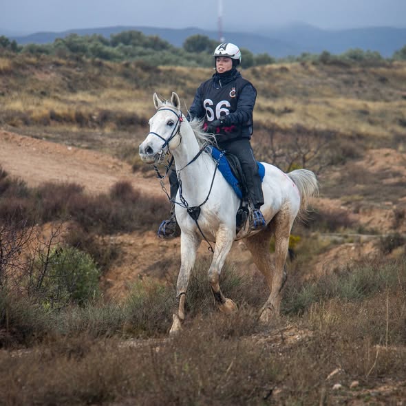 Izaro Santos con " Kares Orue" 1º Clasificado en el CEA_P de 60 Km. y Caballo con Mejor Condición de la prueba. (foto de Oier Etxenike.)