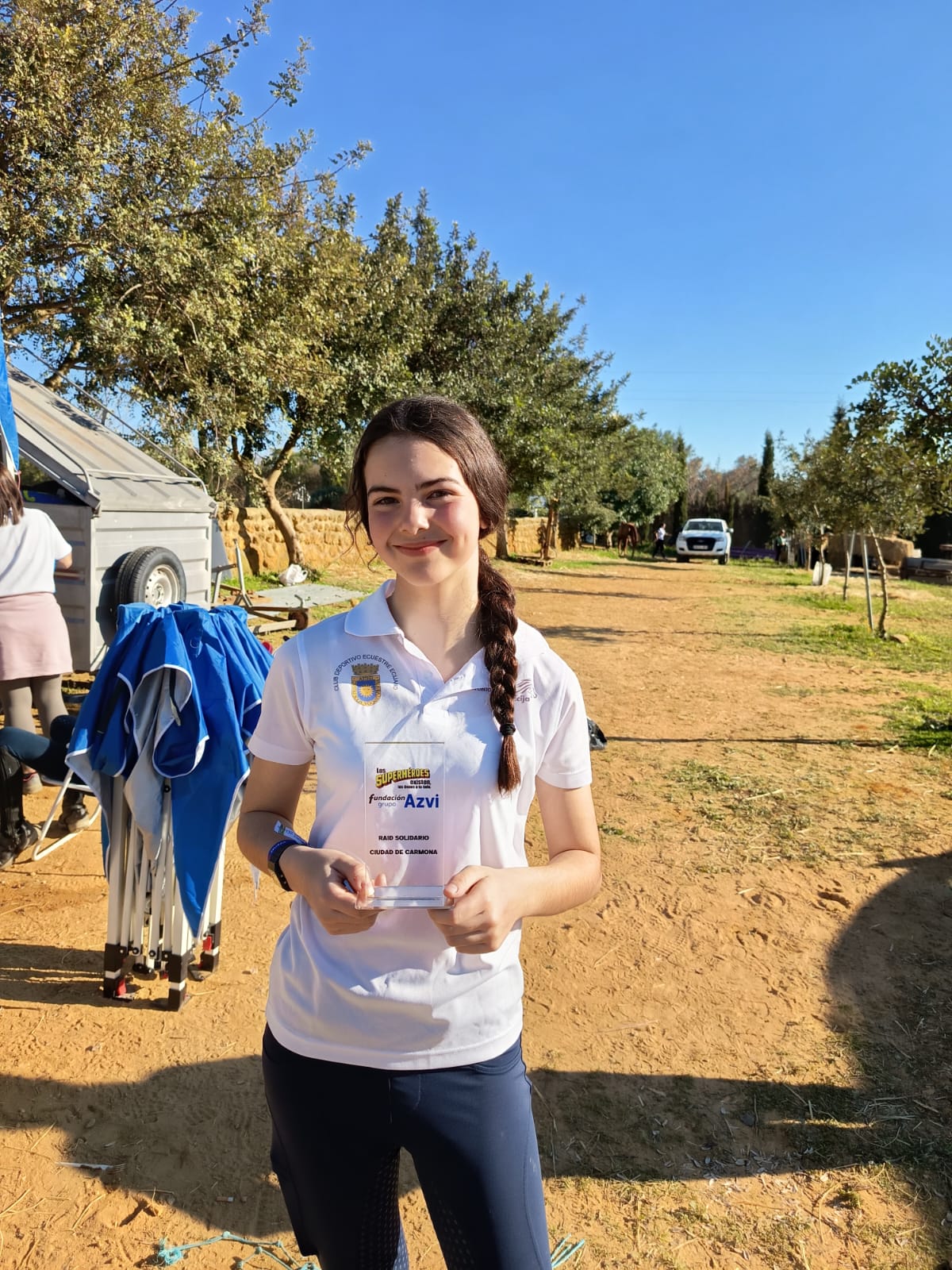 Lucia Martín Naranjo. Con el trofeo a la mejor Condición de su caballo "ARESFM" 