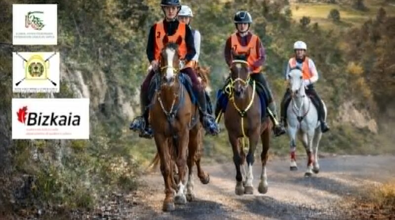 Inscritos en el II Raid Hípico Arialde en Iurreta (Bizkaia).