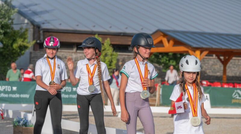Podium de los XXXVII Campeonato de España de Equitación con Ponis.